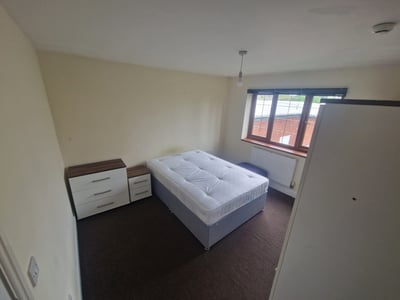 Room Bloxwich Road North in Willenhall