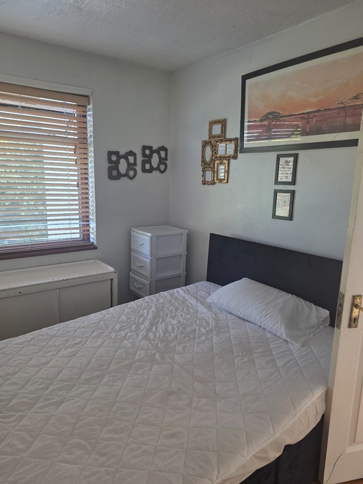 Room Stanley Avenue in Greater London