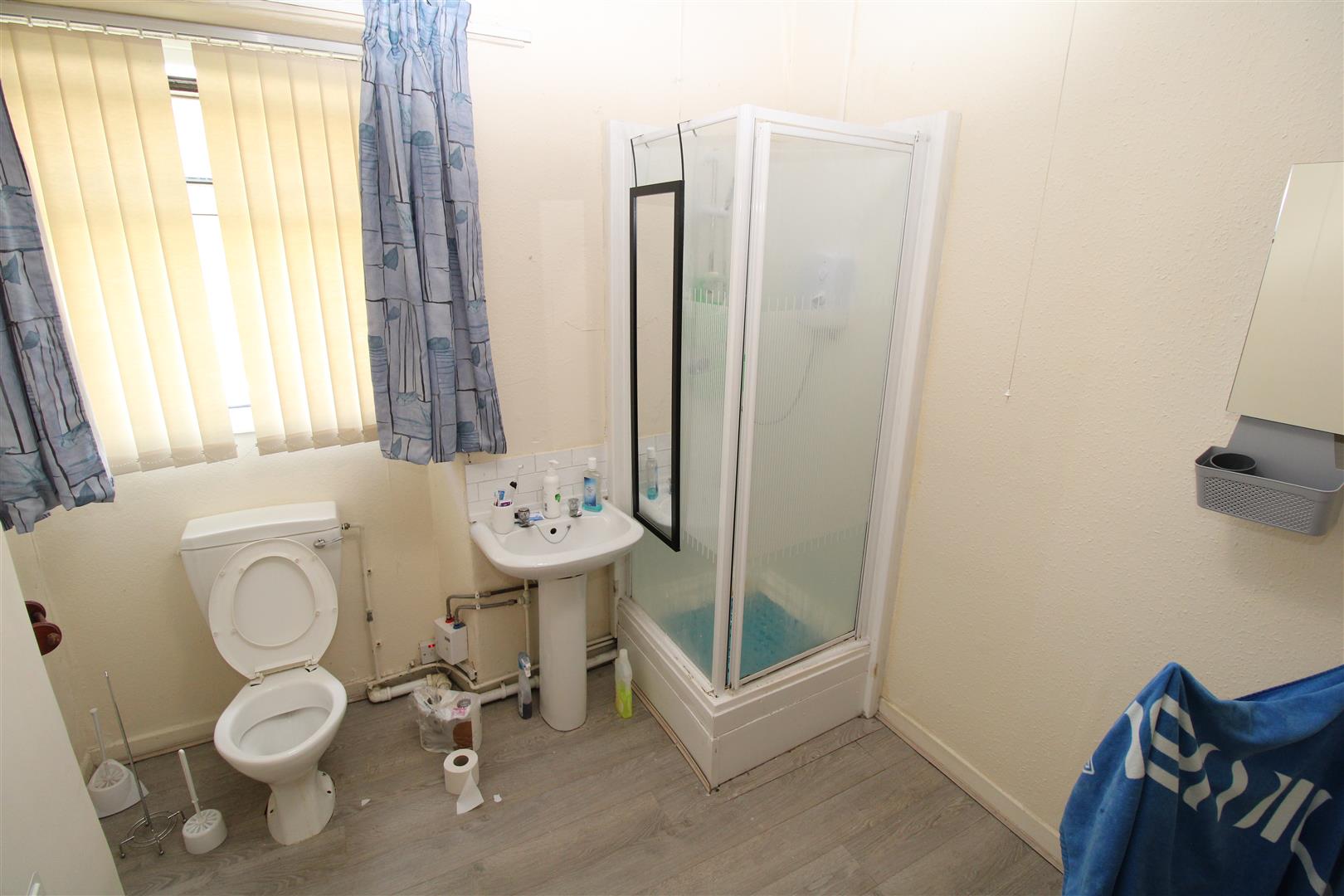 Room Wood Road in Pontypridd