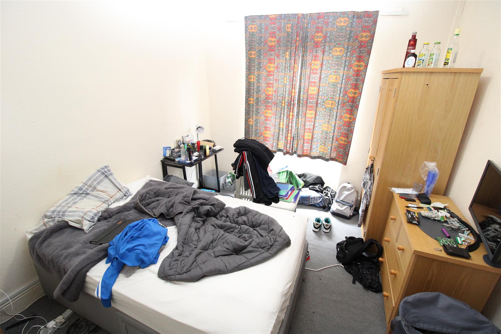 Room Wood Road in Pontypridd