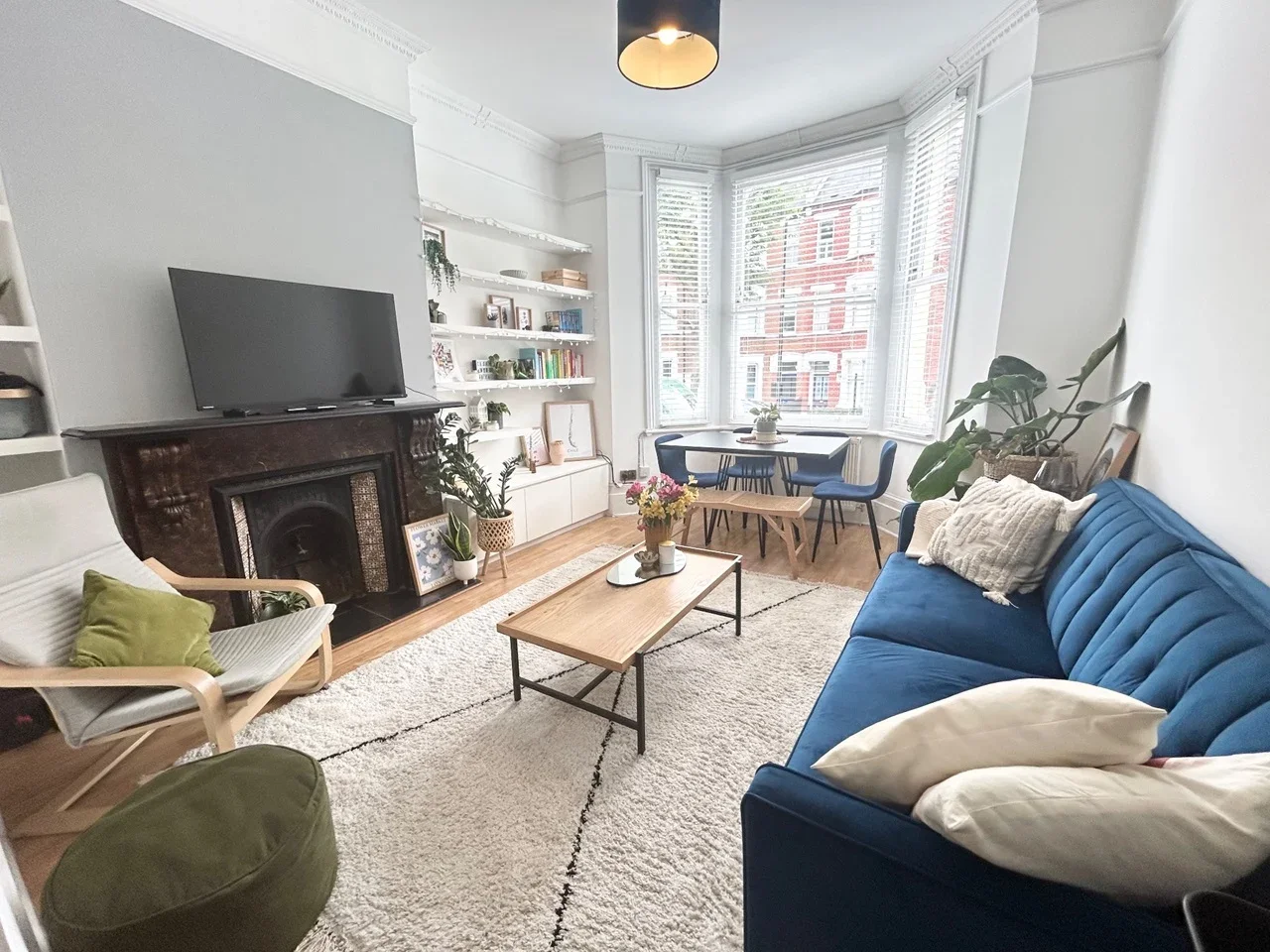Flat Hemstal Road in Greater London