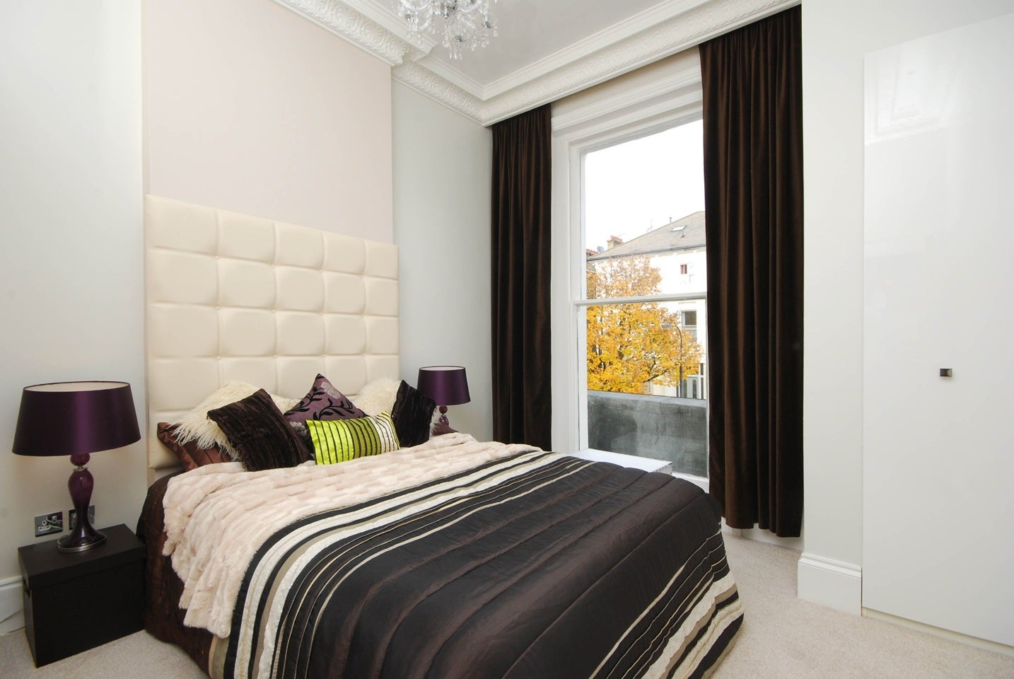 Flat Belsize Avenue in Greater London