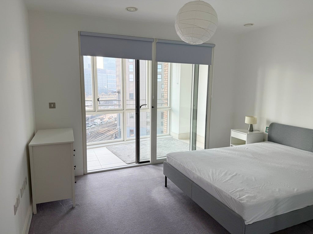 Flat Arniston Way in Greater London