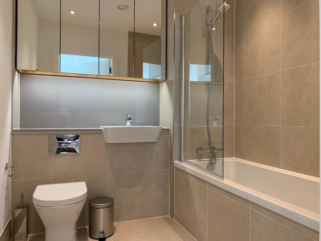 Flat Arniston Way in Greater London