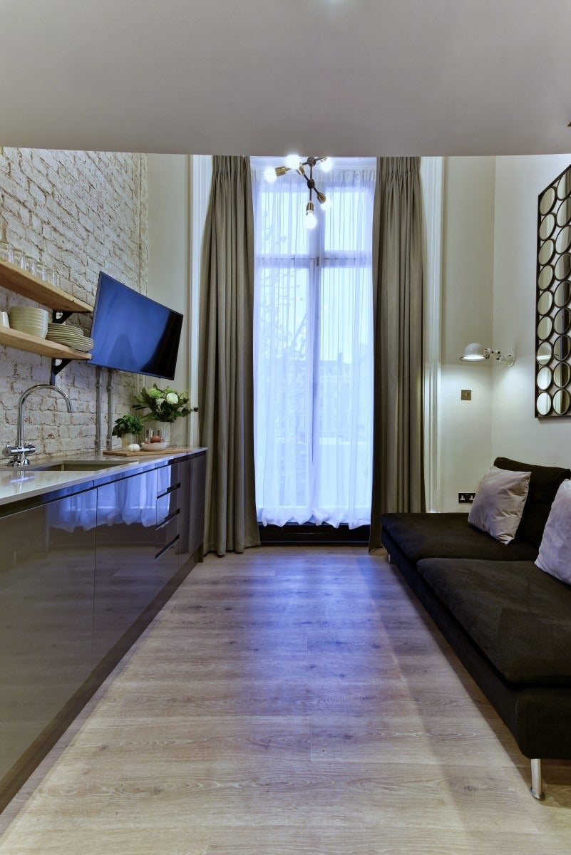 Flat Linden Gardens in Greater London
