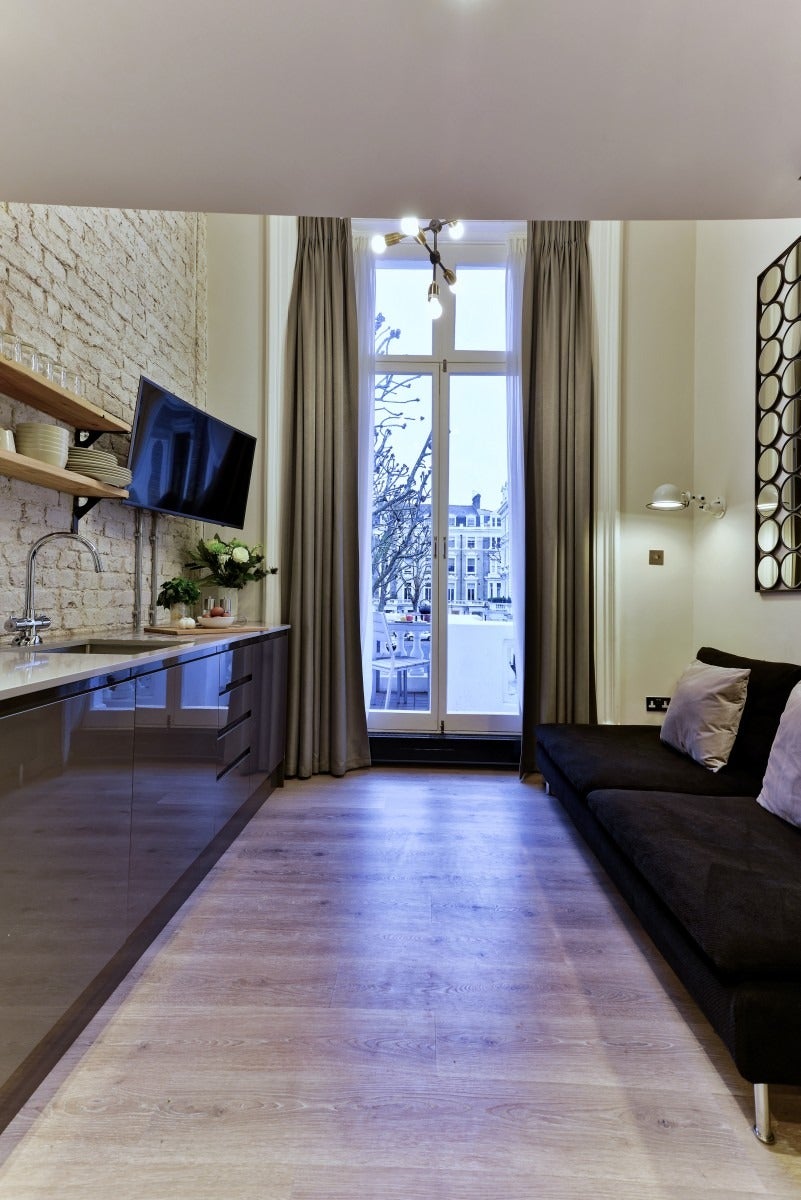 Flat Linden Gardens in Greater London