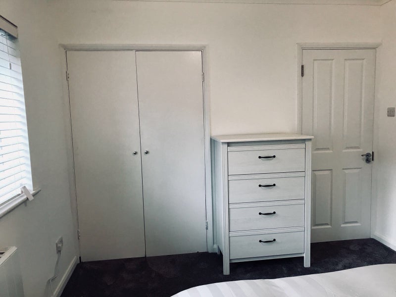 Room Bowerman Avenue in Greater London