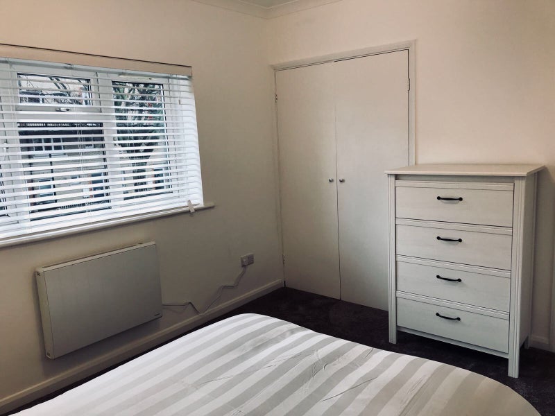 Room Bowerman Avenue in Greater London