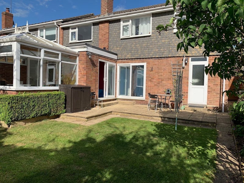 Room Gaveston Close in Warwick