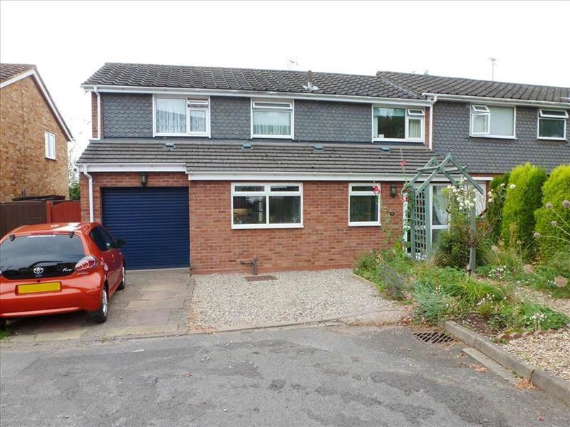 Room Gaveston Close in Warwick