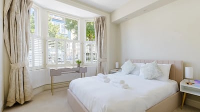 Flat Carnanton Road in Greater London