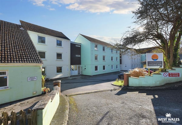 Flat Haven Court in Little Haven