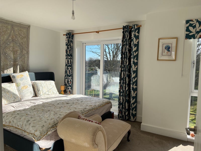 Room Bowen Road in Locking Parklands