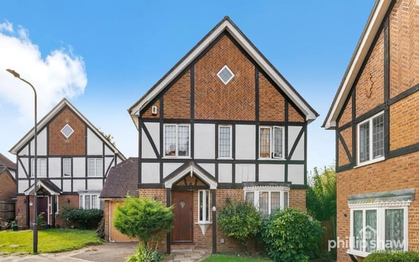 House Mountington Park Close in Greater London